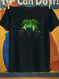 Men's T-Shirt Festive Green Holiday Bow With Curious Black Cats Under Starlit Night