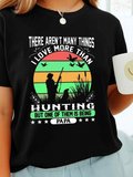 Men's T-Shirt There Arent Many Things I Love More Than Hunting Sunset With Man And Dog Silhouette