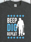 Men's T-Shirt Beep Dig Repeat Scattered Blue Stars Surrounding A Metal Detector Man